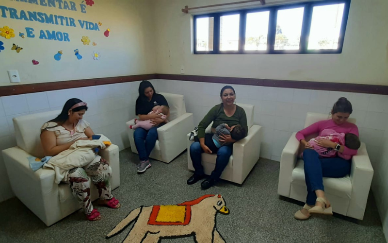 Aleitamento materno é tema de palestras em CMEIs