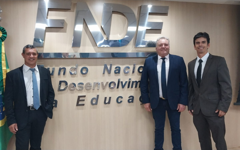Transporte escolar esteve na pauta da viagem do prefeito a Brasília