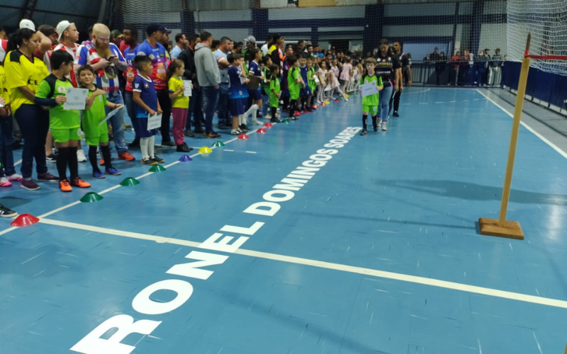 Cerimônia emocionante marca a reinauguração do ginásio de esportes
