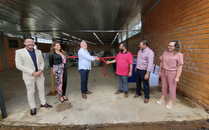 Governo municipal e Les Confecções inauguram fábrica de jeans