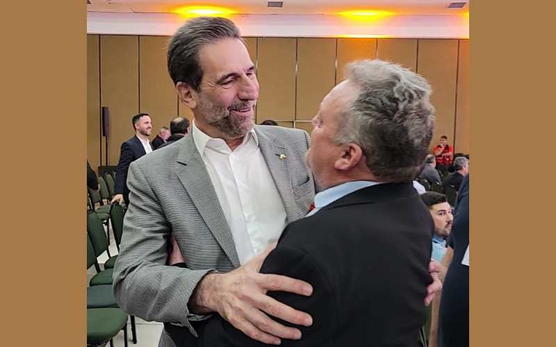 Bandiera participa do lançamento do programa Itaipu Mais que Energia, em Foz do Iguaçu