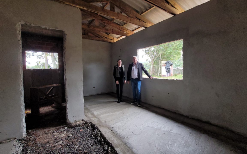 Prefeito acompanha obras na escola da comunidade Pedregulho