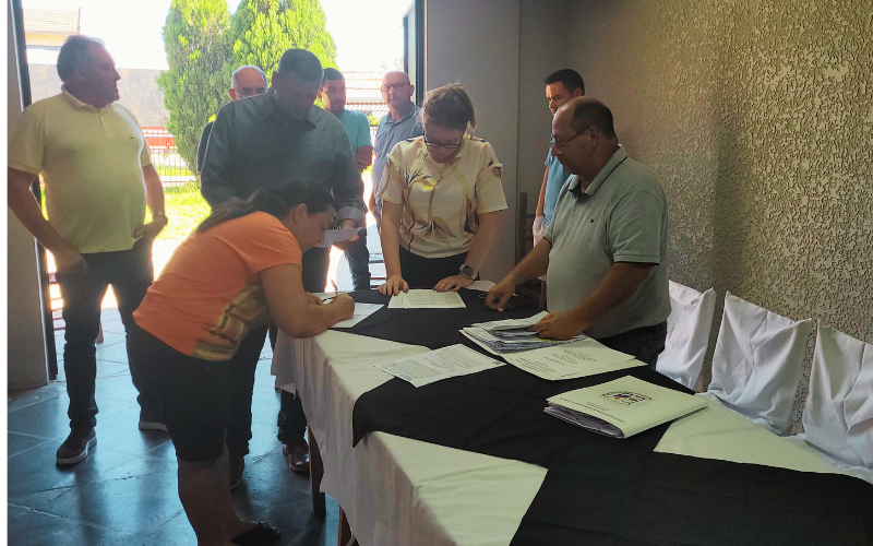 Mais 51 famílias recebem matrículas da regularização fundiária urbana