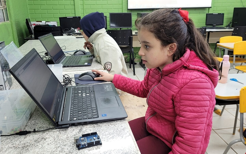 Escola municipal inicia aulas de robótica
