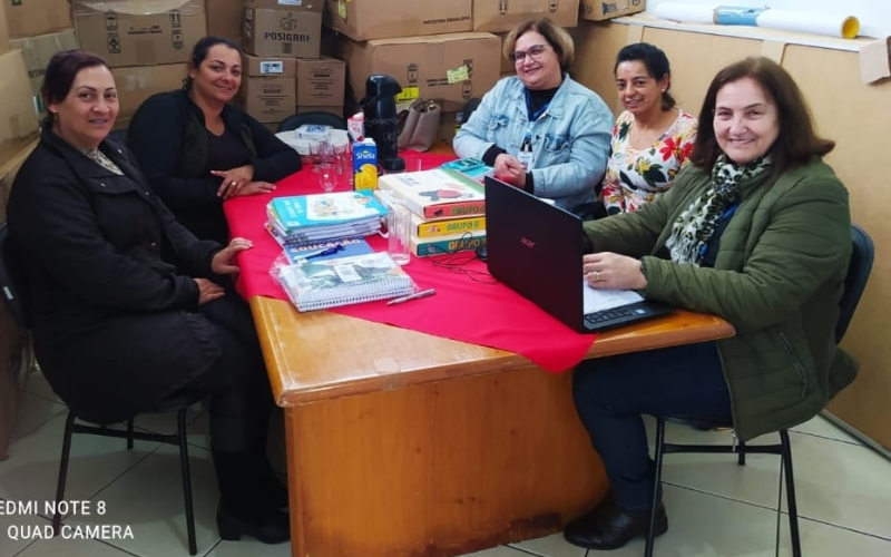 Departamento de Educação recebeu técnicas do NRE